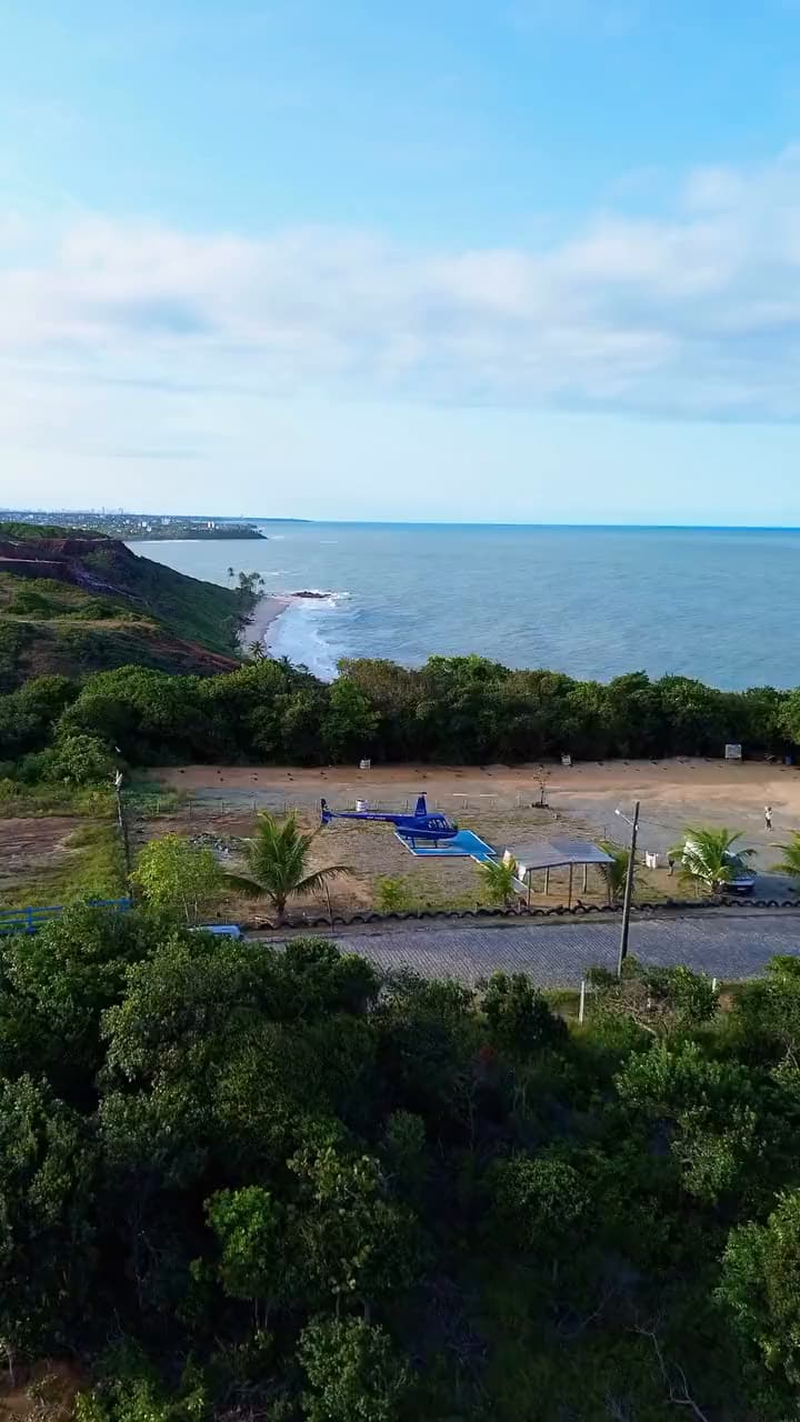 Vista aérea de João Pessoa durante o voo panorâmico de helicóptero